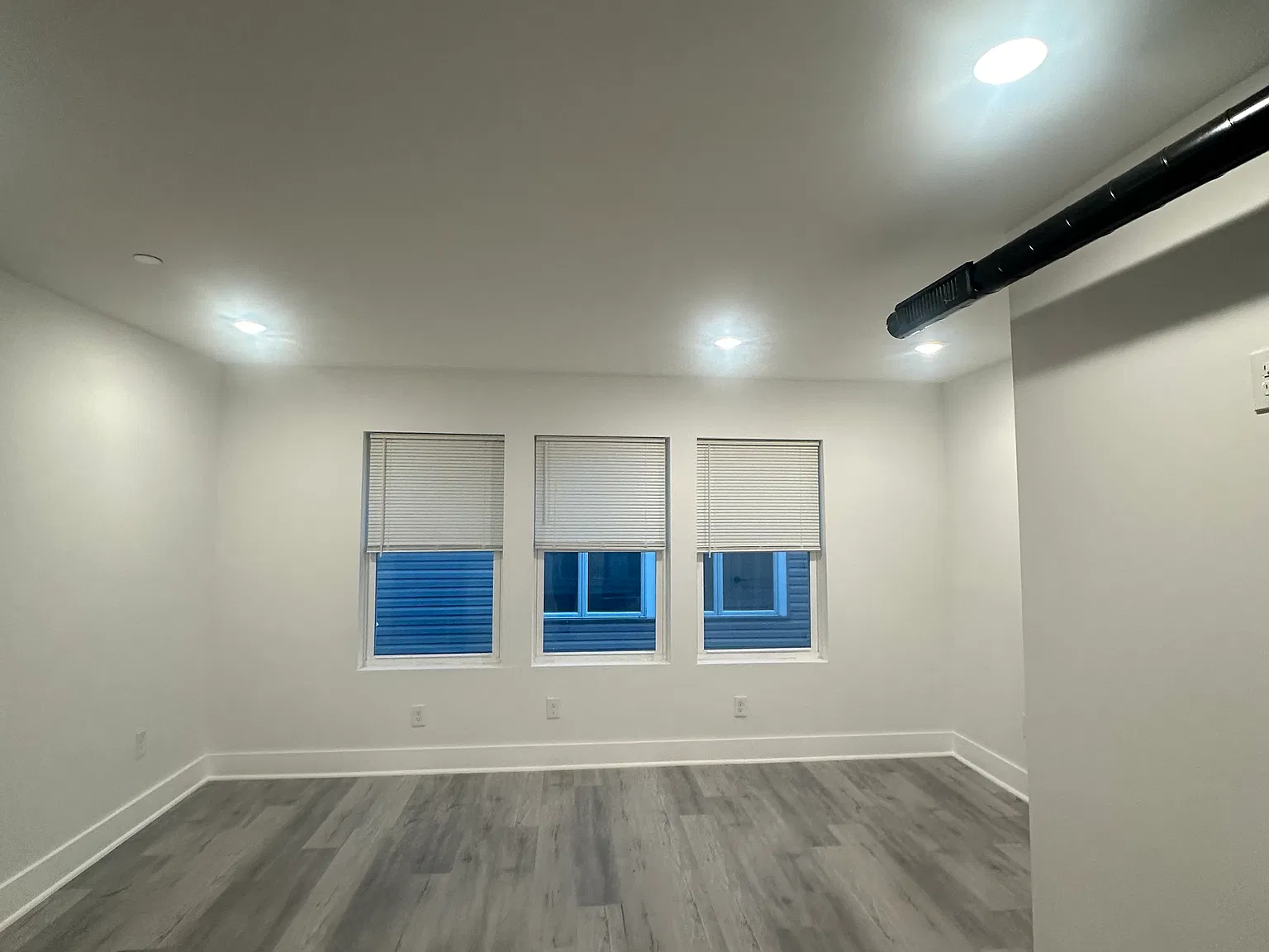 1 bed, 800 sqft, $1,300 — Photo 3