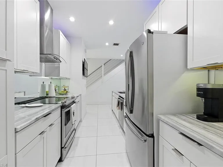 7345 Rockefeller Dr — Photo 14
