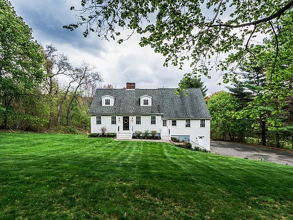 2nd image of 692 Cronin Rd