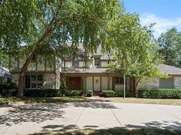 3500 W 63rd St, Mission Hills, KS 66208