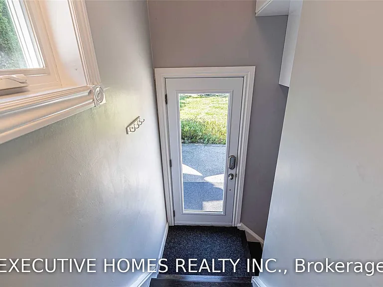 384 Ashbury Rd — Photo 27