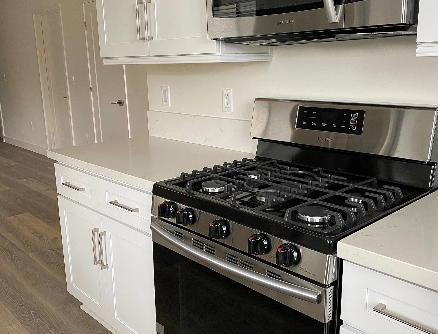 2 bed, 1.5 bath, 993 sqft, $2,750 — Photo 2
