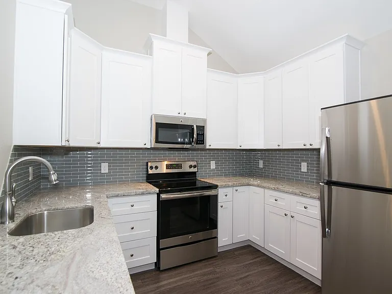 701 Hereford St #A — Photo 3