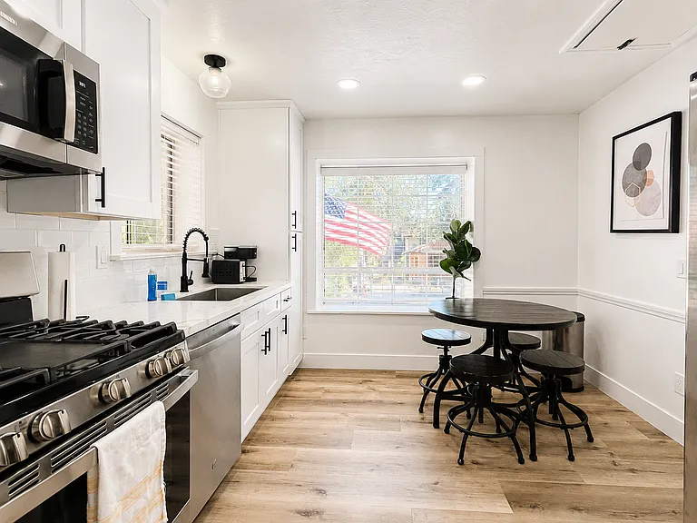 612 Maple Ln — Photo 6