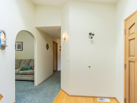 3rd image of 3229 Jeri Dr NE