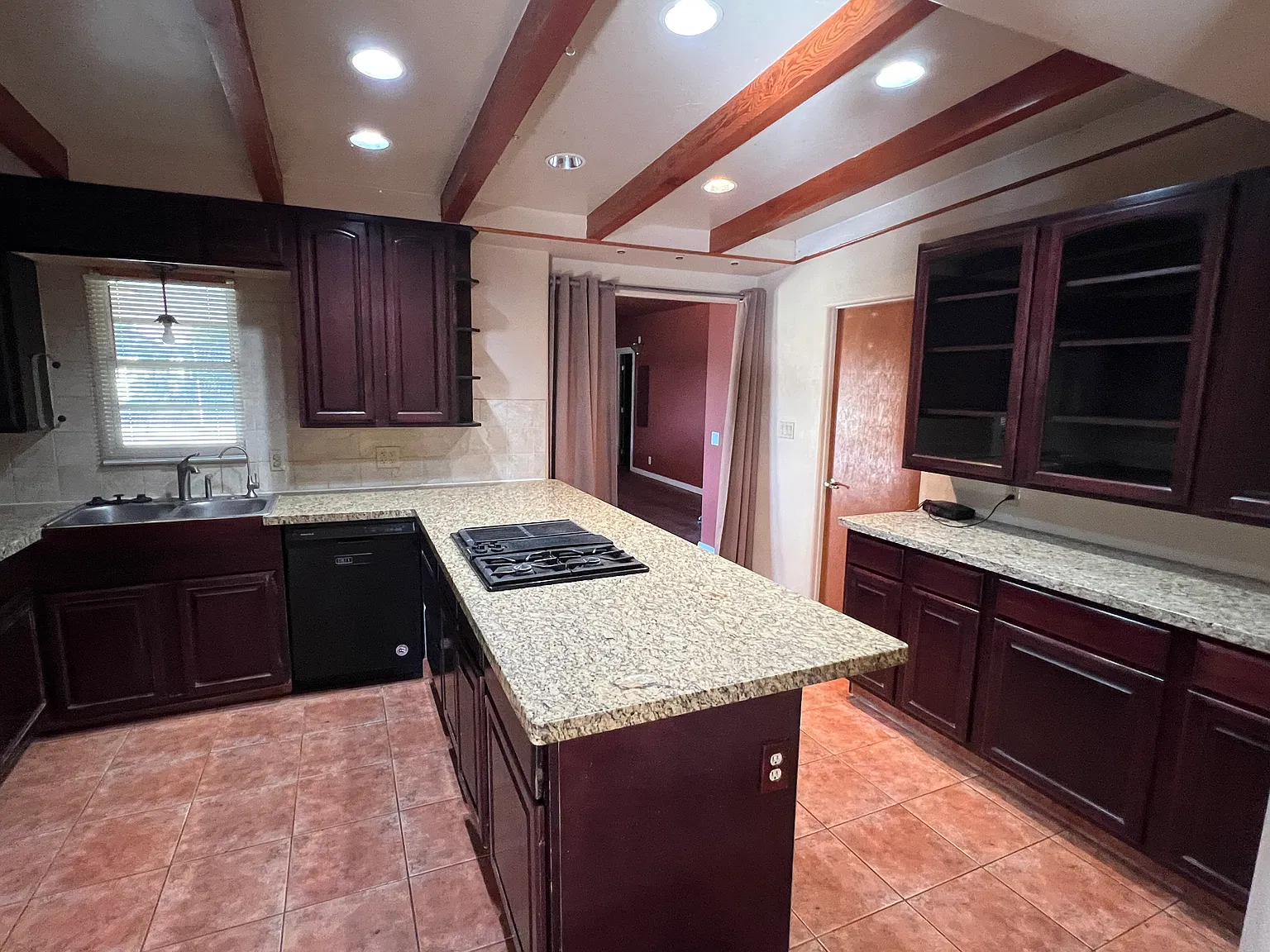 3 bed, 2065 sqft, $2,200 — Photo 3