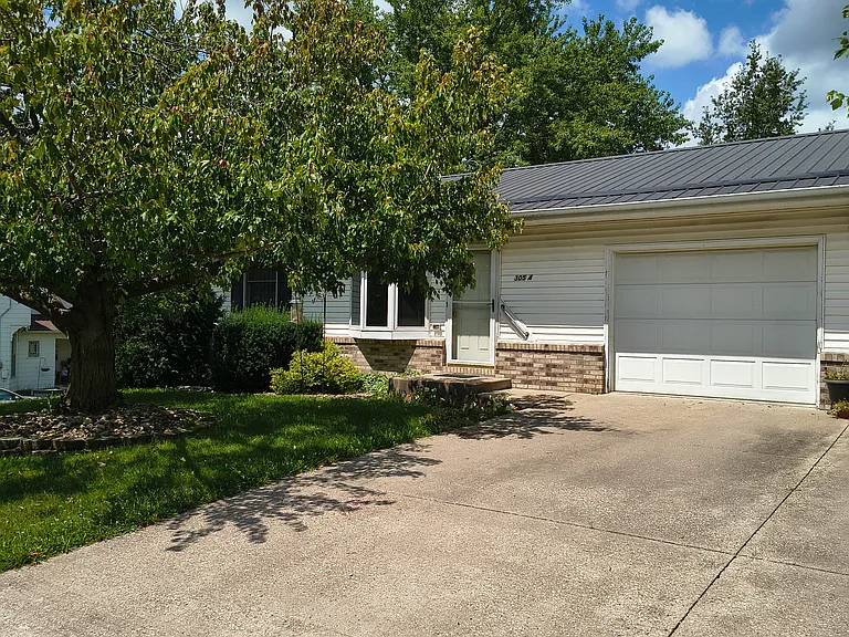 305 W Meyer Pl #A — Photo 1