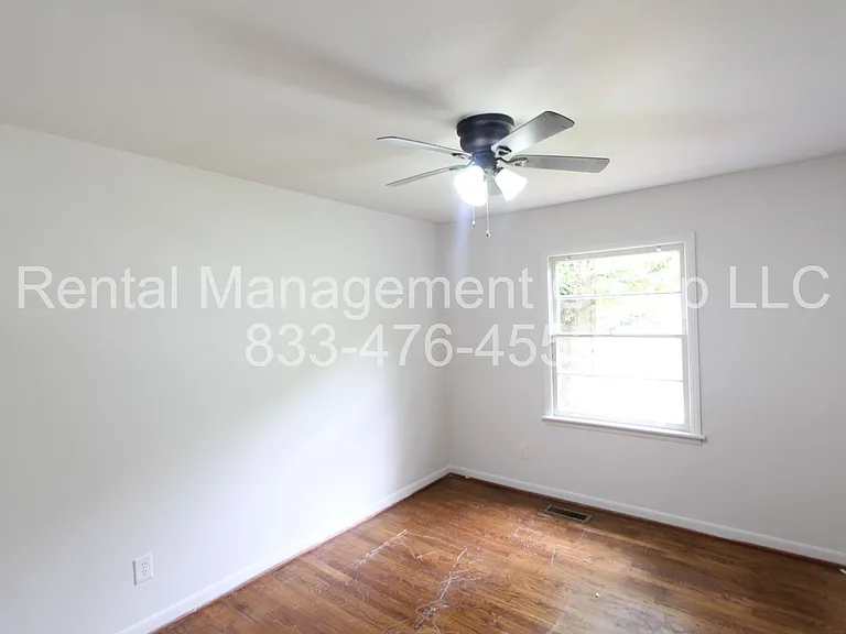 1345 Glenwood St NW — Photo 9