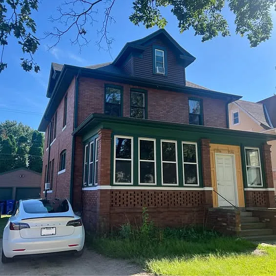 1596 Hague Ave
