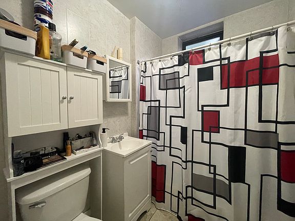 5th image of 4347 43rd St APT 2F