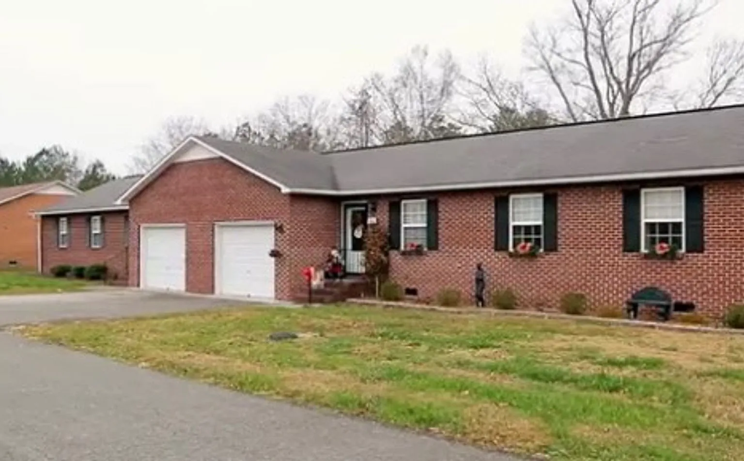 2 Bedroom, 2 Bath, with Garage Manchester, TN — Photo 1