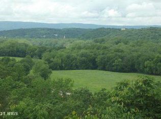 275 Grape Hill Dr, Berkeley Springs, WV 25411