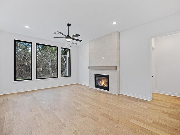 The Lynmar II Family Room