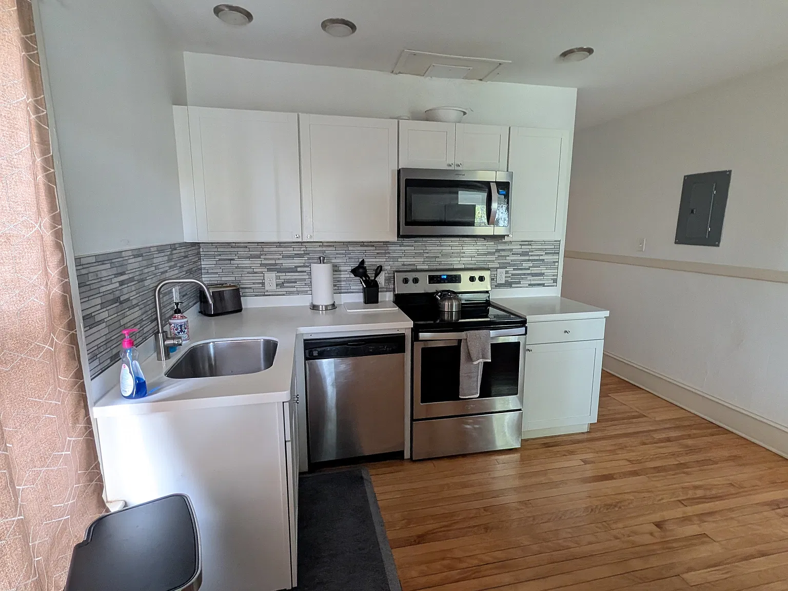 1 bed, 850 sqft, $2,500 — Photo 2