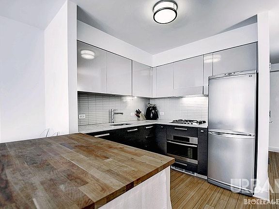 2nd image of 505 W 47th Street 3es #3ES