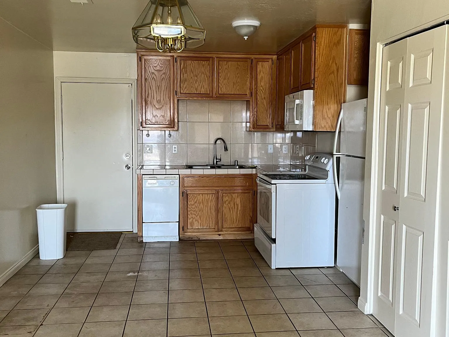 2 bed, 750 sqft, $1,550 — Photo 2