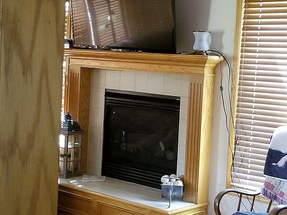 3rd image of 1403 Gateway Dr