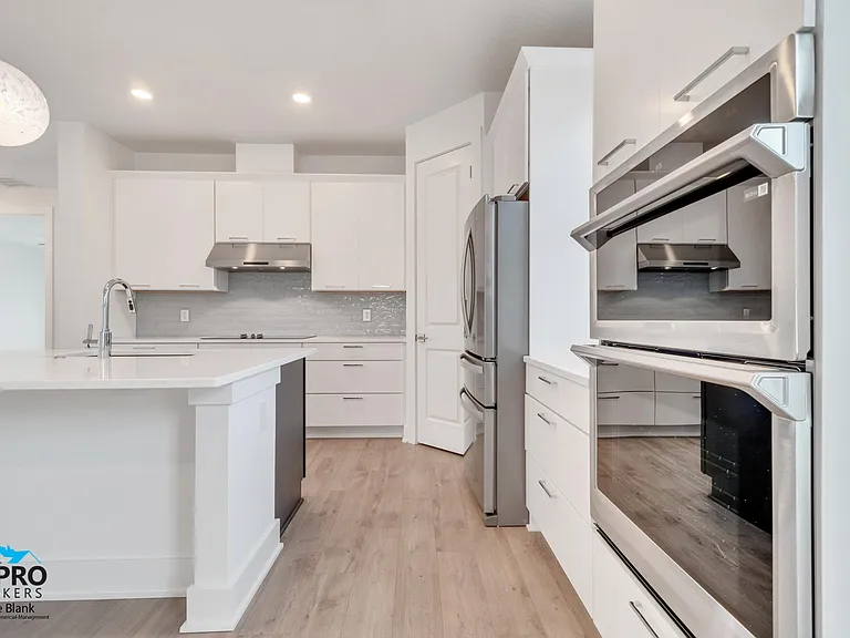 2956 Scout St — Photo 9