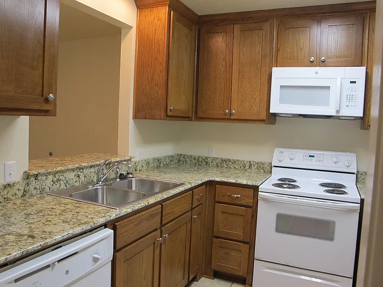 304 Mockingbird Ln — Photo 7