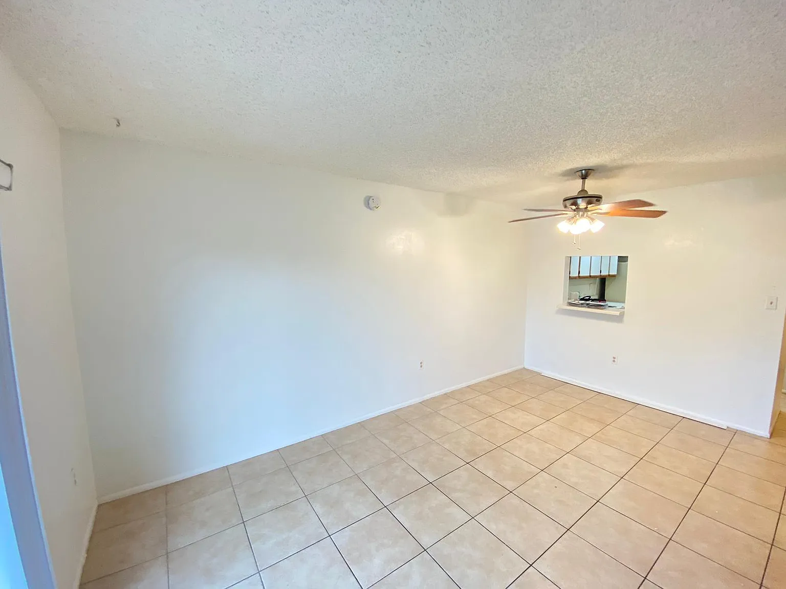 1 bed, 1.5 bath, 695 sqft, $1,550 — Photo 4