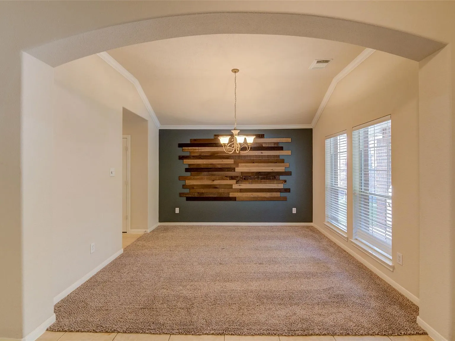 3 bed, 2.0 bath, 1880 sqft, $2,200 — Photo 4