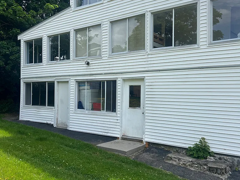 65 Curve St #3 — Photo 1