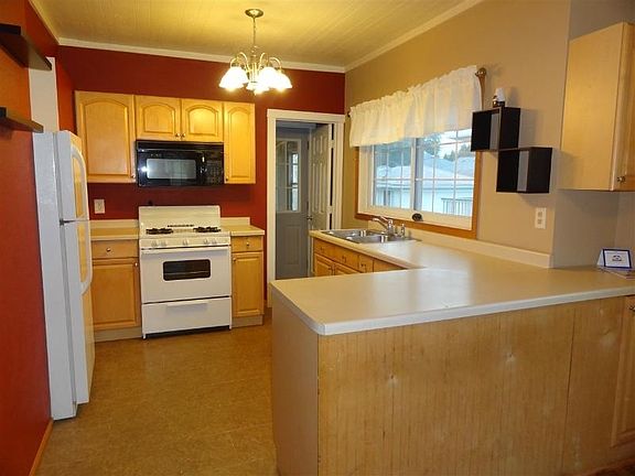5th image of 825 Sherman Ave