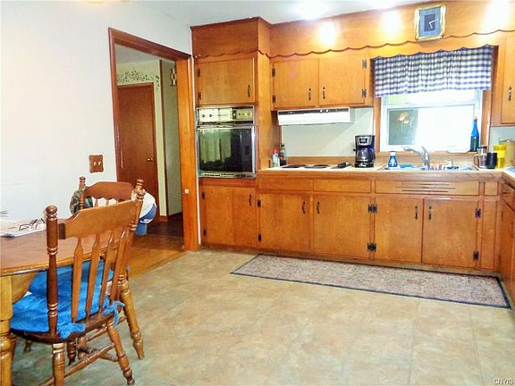 4th image of 9 Holley Dr