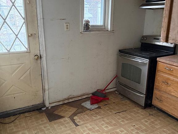 5th image of 5748 Filbert St