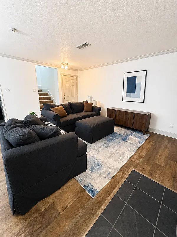 3 bed, 2.0 bath, 1374 sqft, $3,600 — Photo 4