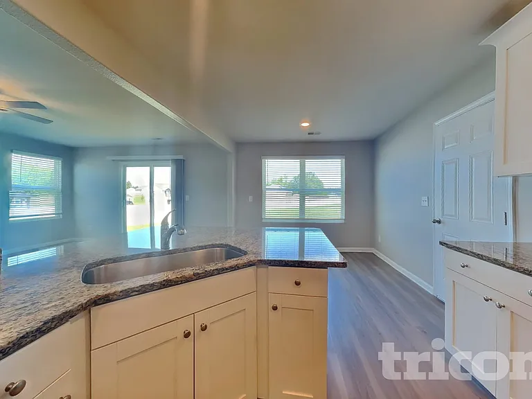 260 Chedworth Dr — Photo 4