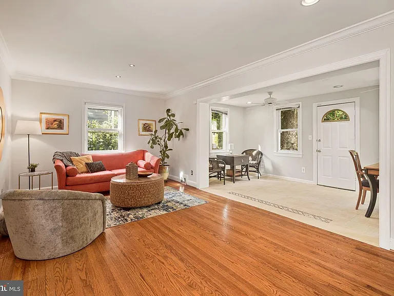 205 W Cameron Rd — Photo 8