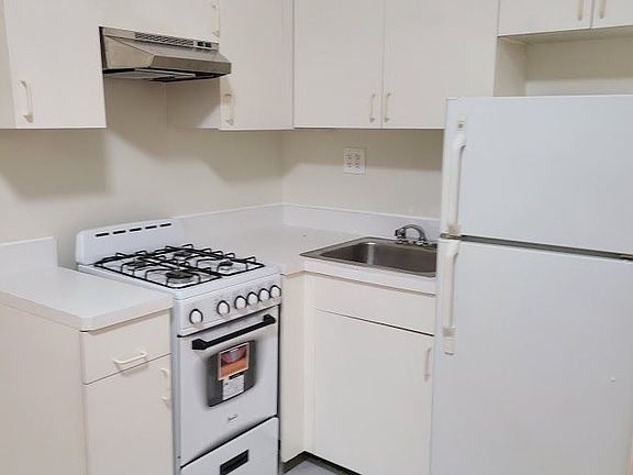 2nd image of 325 E 48th St APT 3B