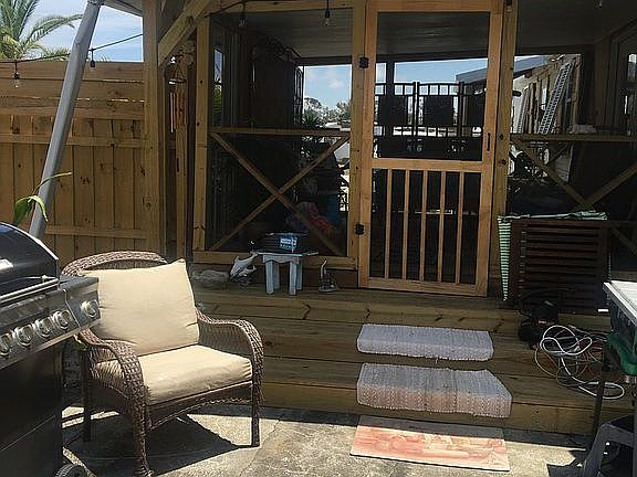 KEYWEST STYLE SCREENED PORCH