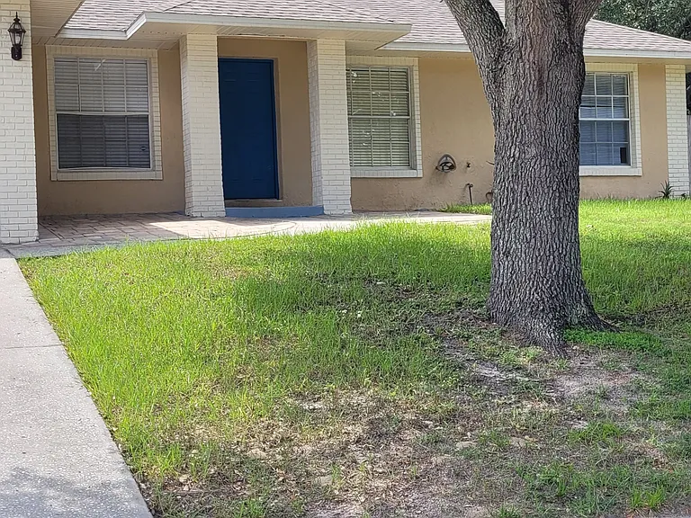 604 Brooke Ct — Photo 2