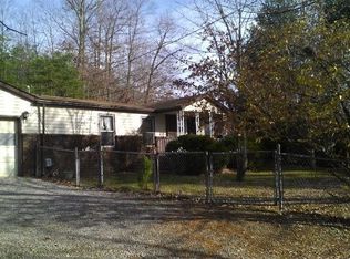 126 Barley Dr, Mount Hope, WV 25880