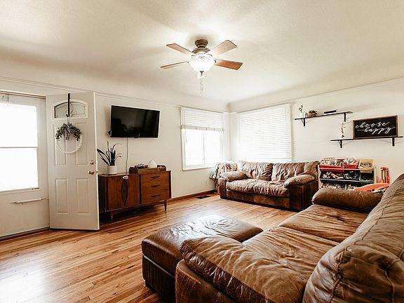 3rd image of 1333 Newton St