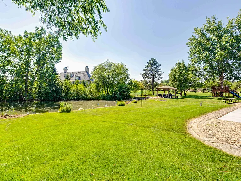 14 Pentwater Dr — Photo 37