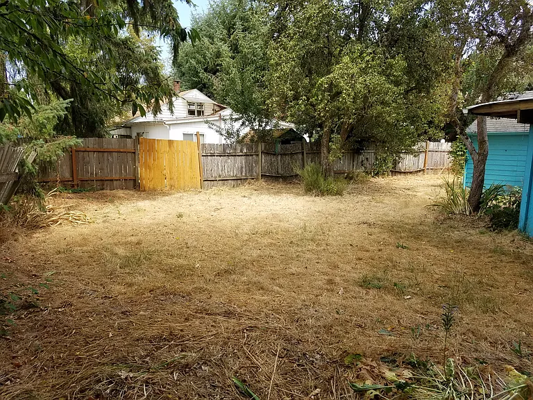 239 SE Lilly Ave — Photo 21