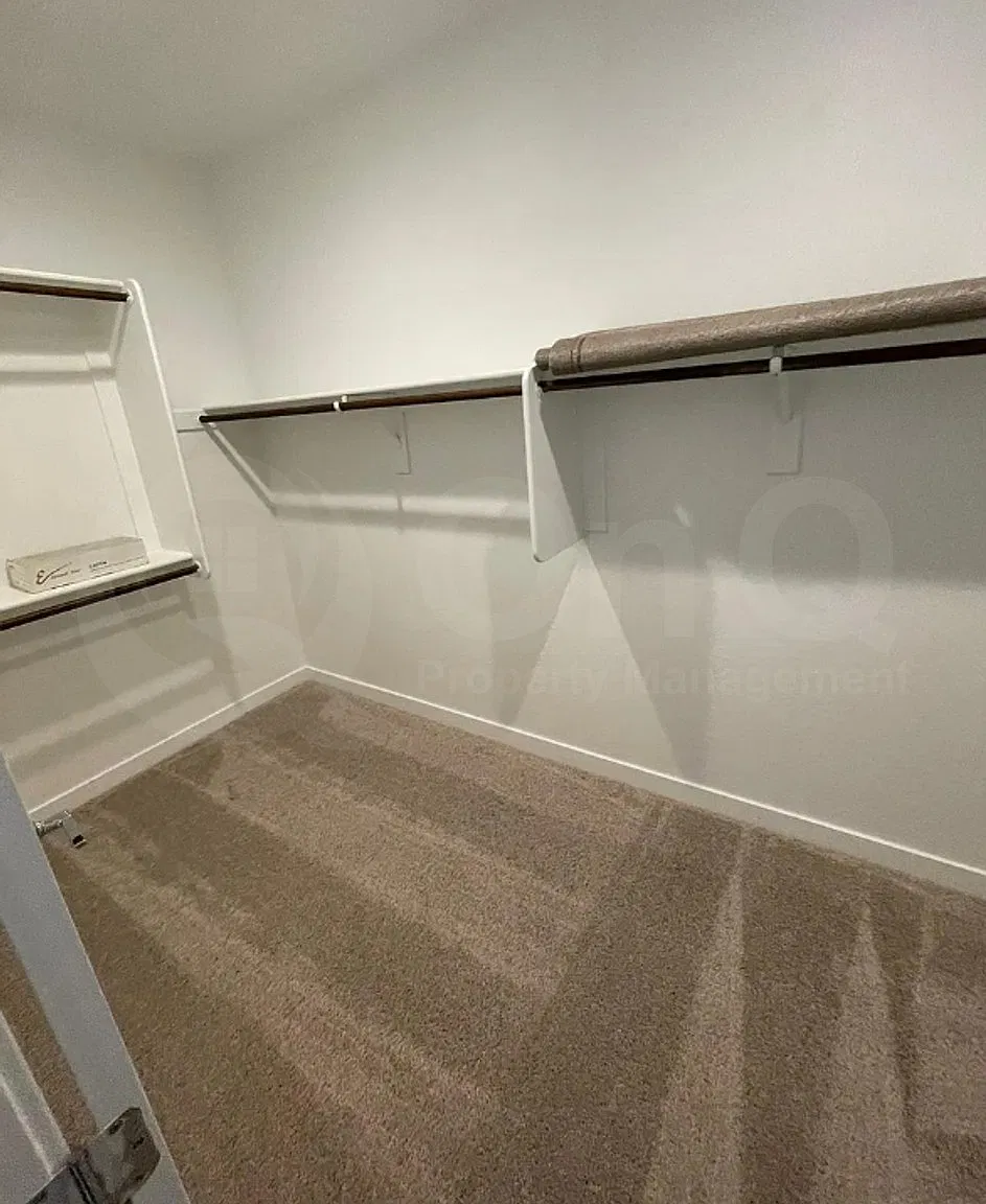 4 bed, 3.0 bath, 2518 sqft, $2,950 — Photo 4