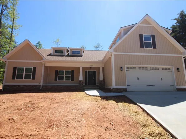 15077 Beacon Ridge Dr, Seneca, SC 29678