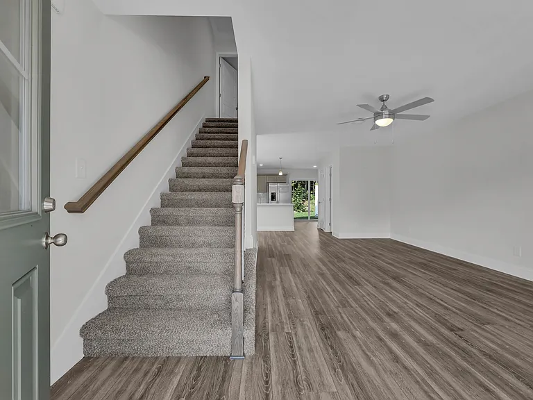 222 Limestone Point Dr — Photo 2