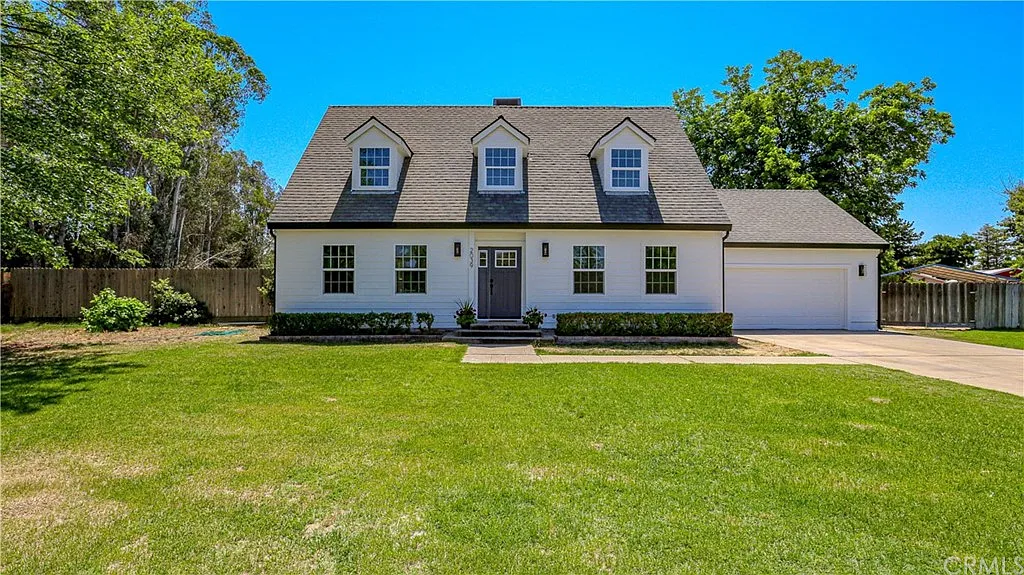 2039 Cambridge Dr photo 1