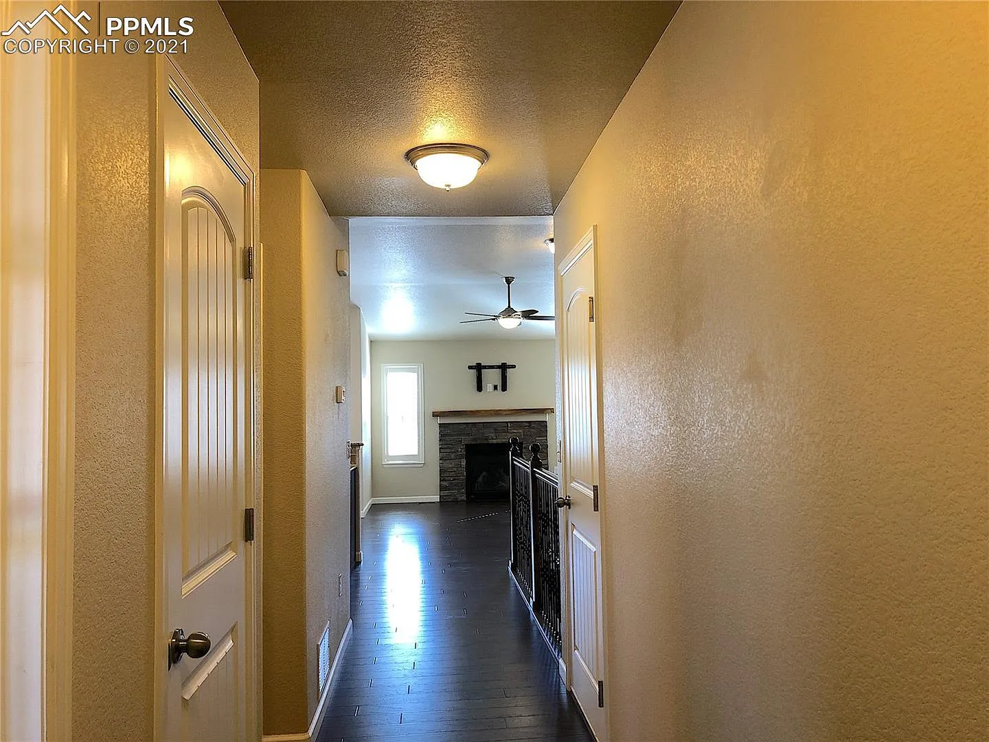 3 bed, 2334 sqft, $2,700 — Photo 2