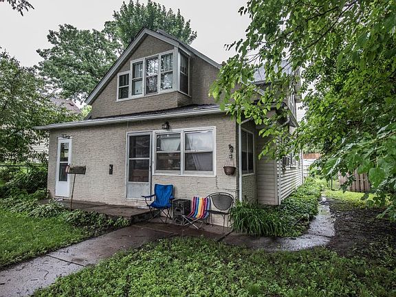 4th image of 2711 Pierce St NE