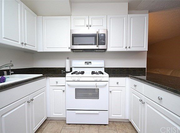 4th image of 20258 Cohasset St Unit 8