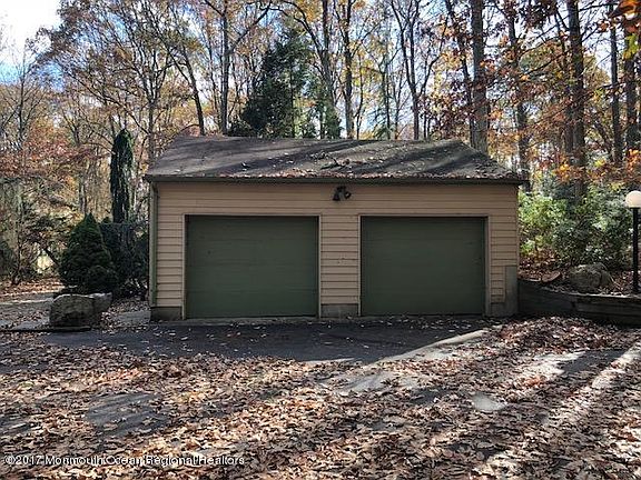 4th image of 15 Deer Trail Dr
