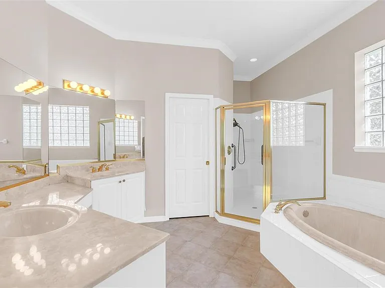 3865 Winding Lake Cir — Photo 16