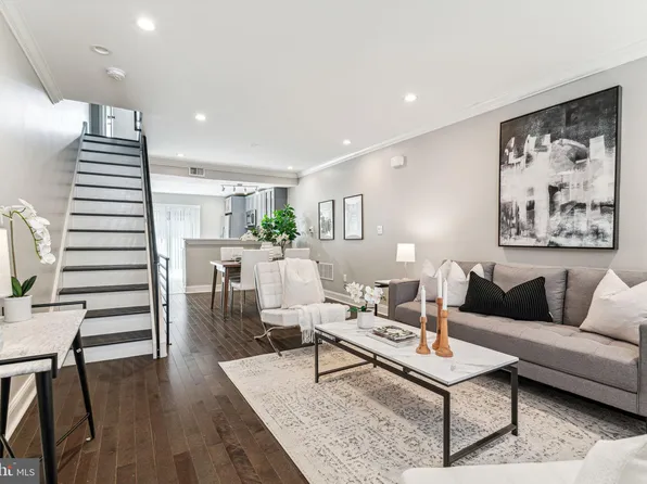 412 Tree St, Philadelphia, PA 19148