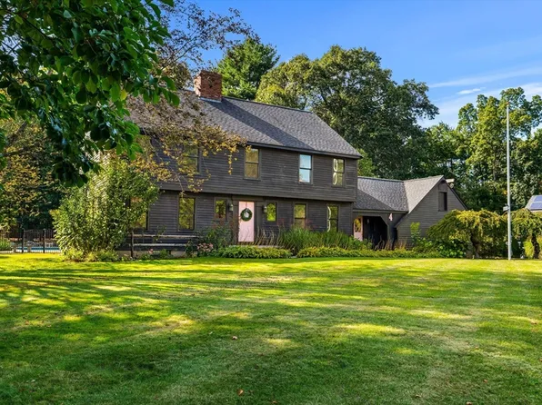 4 Buchan Rd, Andover, MA 01810